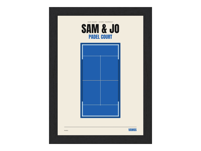 A black-framed Poster Kingz print with a blue padel court on cream and the example names Sam and Jo above it